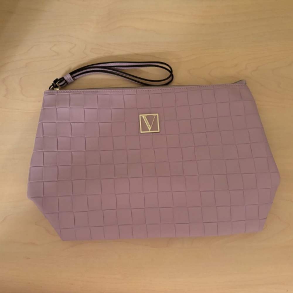 New Victoria’s Secret Lavender Woven Like Zippered Wristlet or Clutch